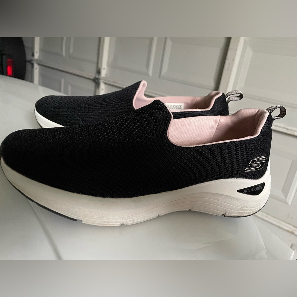 Sketchers Arch Comfort Slip on Size 8.5 GUC - Picture 2 of 5